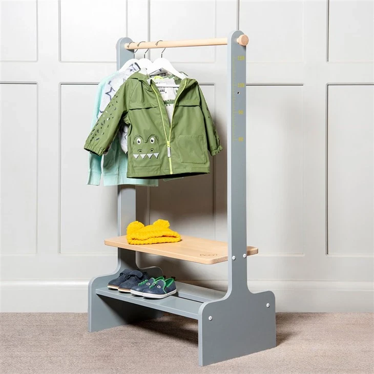 Giá treo quần áo bằng gỗ cho trẻ em